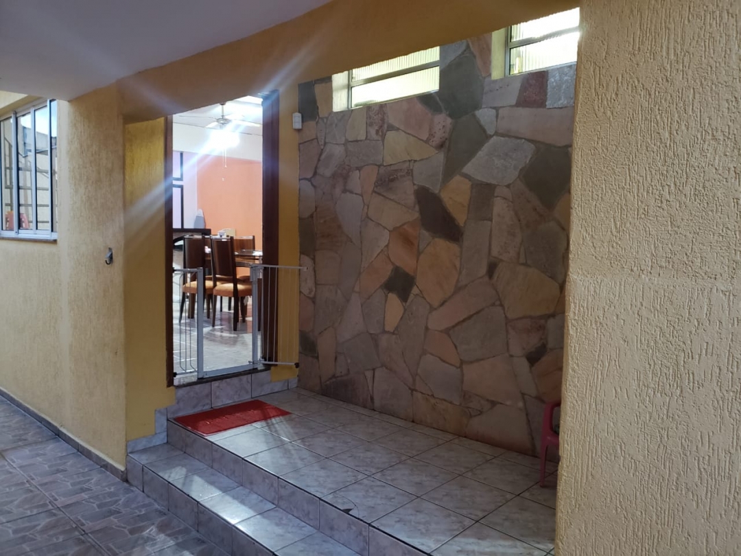 Casa à venda com 3 quartos, 230m² - Foto 1