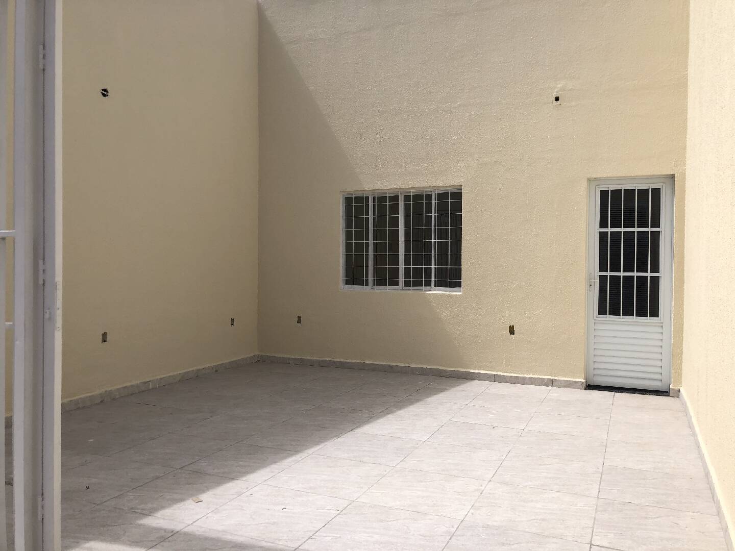 Casa à venda com 2 quartos, 125m² - Foto 2