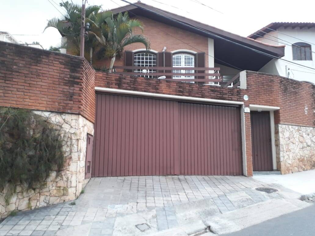 Casa à venda e aluguel com 4 quartos, 326m² - Foto 1