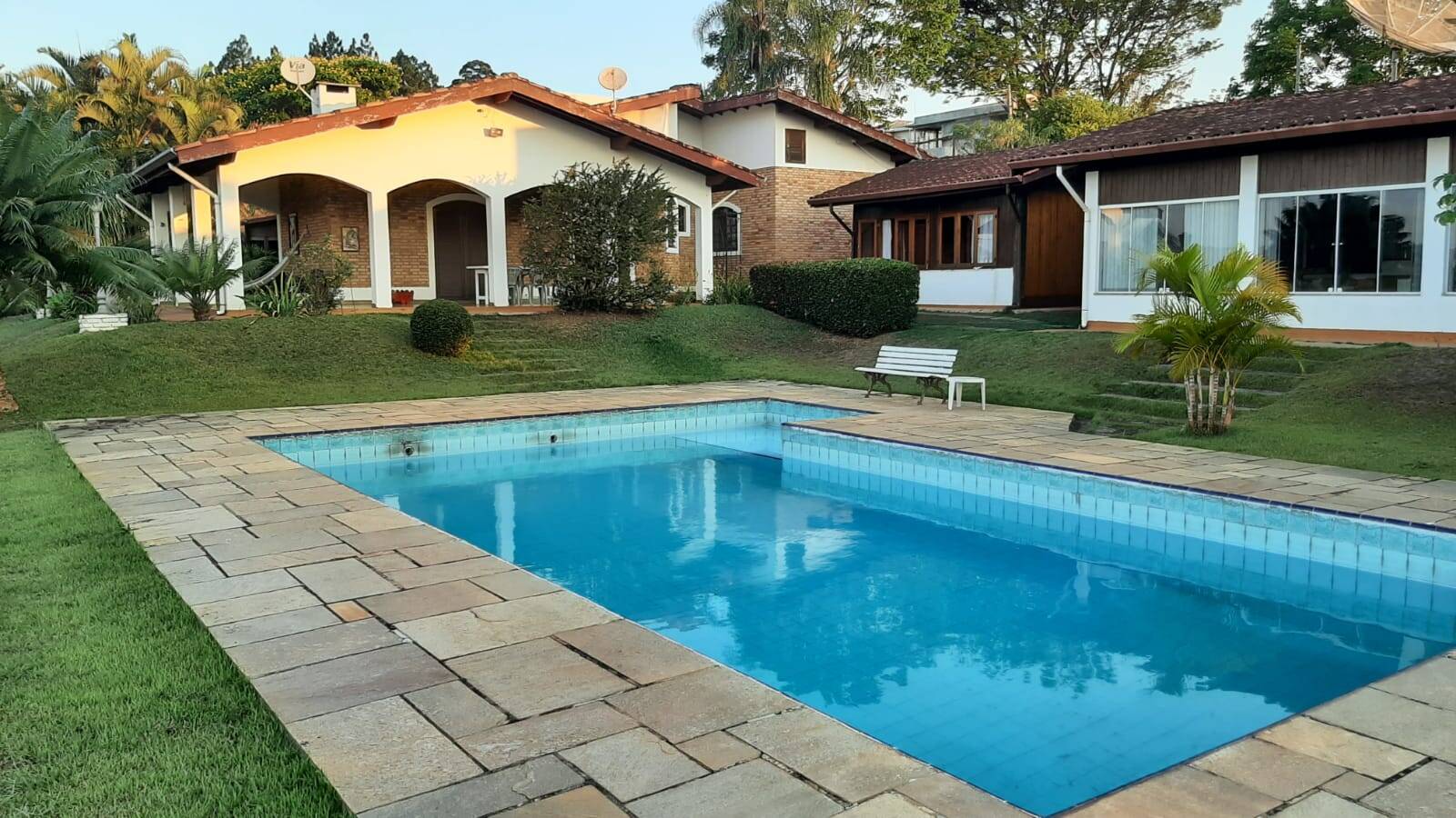 Casa à venda com 3 quartos, 400m² - Foto 1