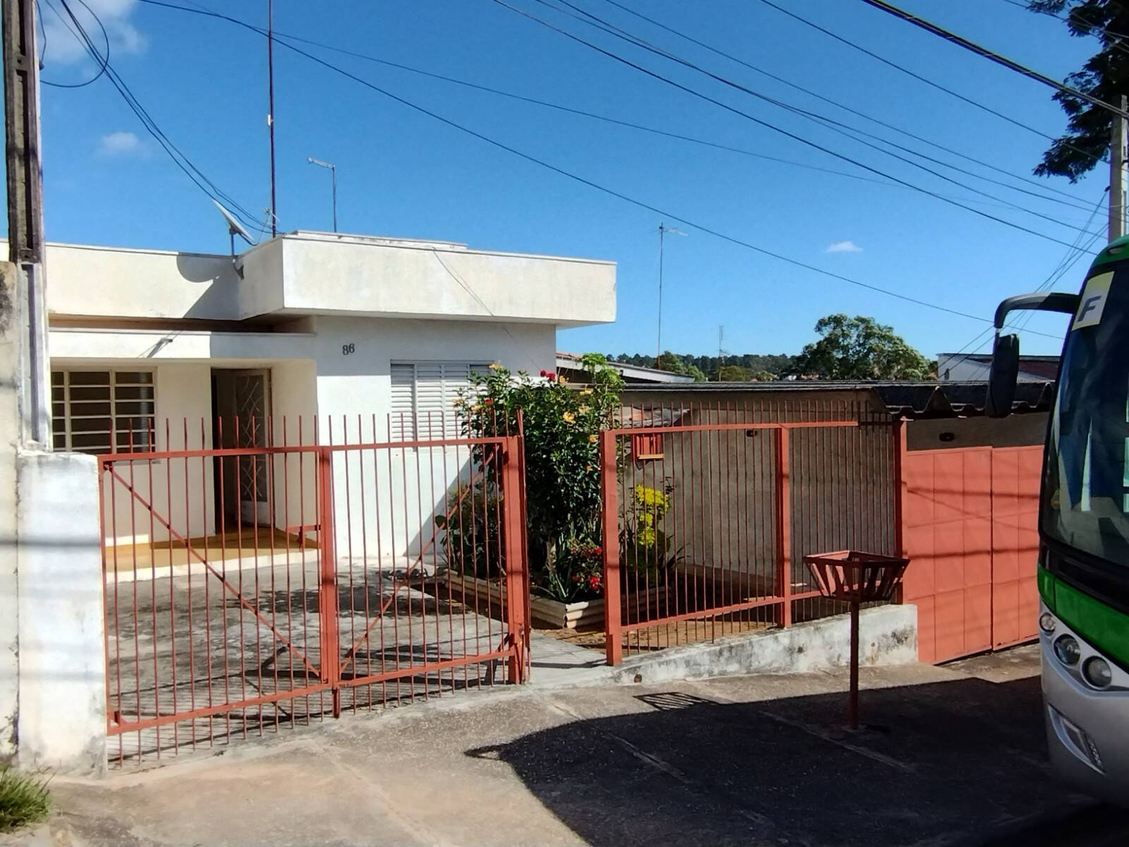 Casa à venda com 2 quartos, 250m² - Foto 1