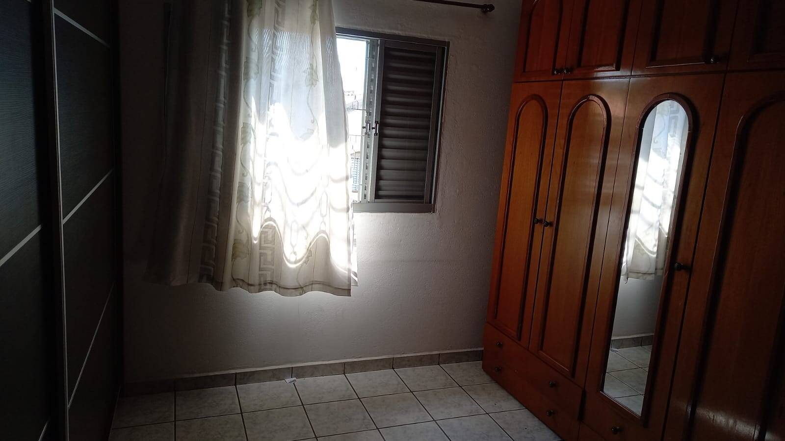 Casa à venda com 2 quartos, 250m² - Foto 1