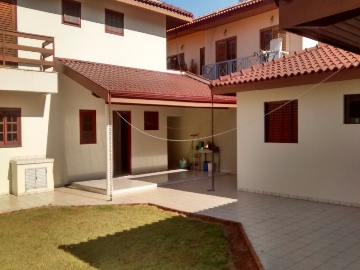 Casa para alugar com 3 quartos, 650m² - Foto 2