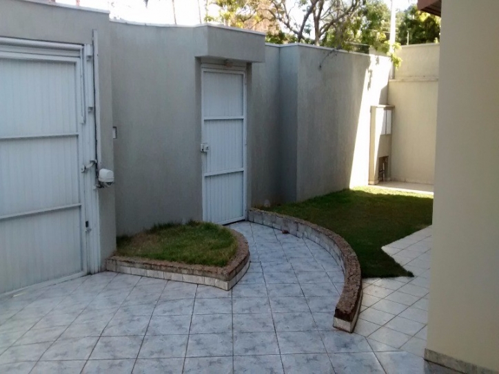 Casa para alugar com 3 quartos, 650m² - Foto 43